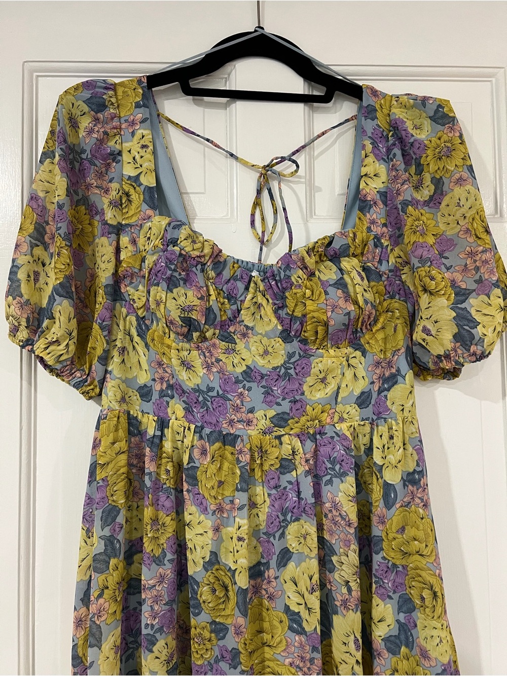 NWT ASTR the Label floral Sweetheart neck midi dress. Purples/Gold/Blue.Large - Picture 11 of 15